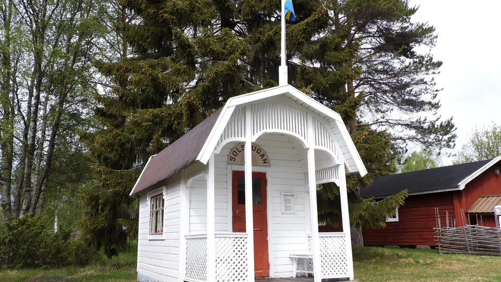 Staffan Westerbergs gamla lekstuga lever vidare på friluftsmuseet Hägnan.