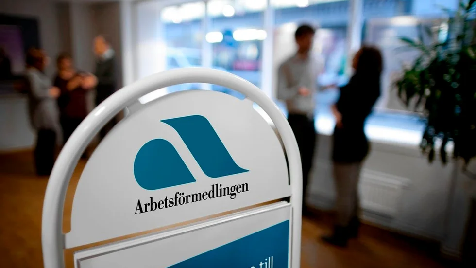 Signaturen "En insatt utsatt arbetssökande" är kritisk till att arbetssökande uppmanas att söka arbeten de inte har förmåga till. 