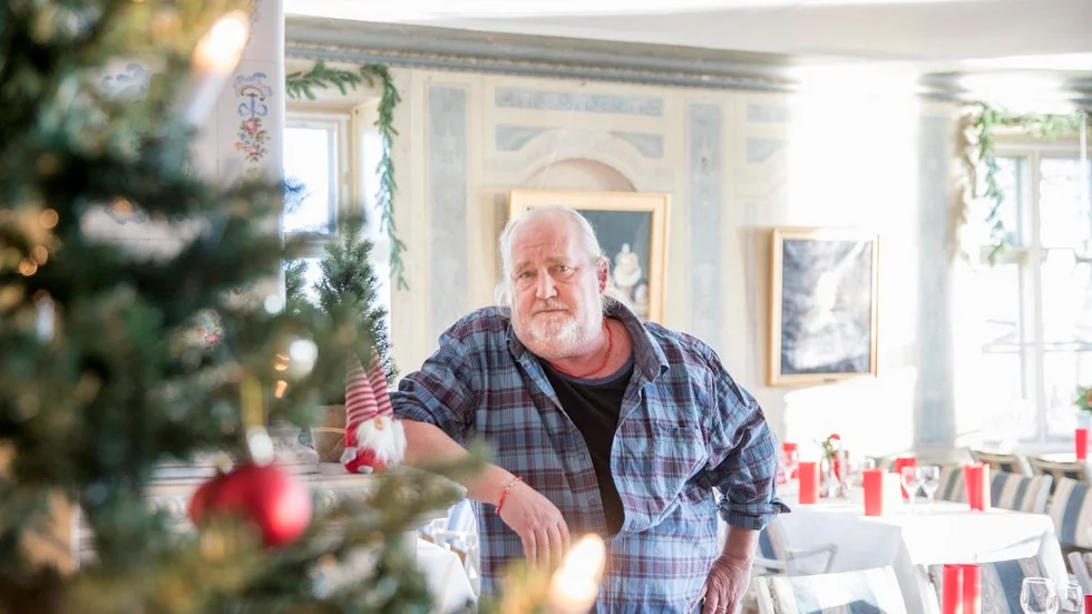 Barndomens jular med gigantiska julbord lever kvar i Plura Jonssons minne. "Det var arbetarklass, mycket snapsvisor och dans kring granen.".