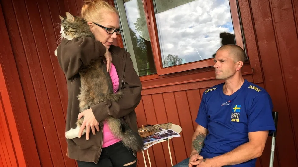 Sussi Fornstedt och Jens Fredriksson bor nu vid Ängstugan. De ville inte flytta – de önskade att kommunen skulle rusta deras lägenhet på Hemgården och låta dem bo kvar.