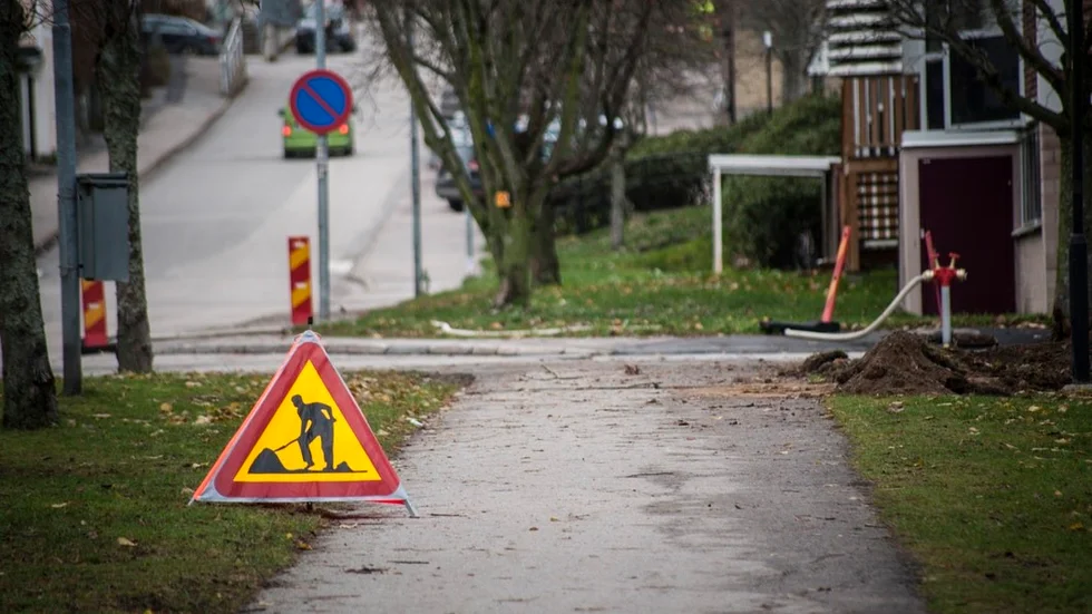 Just nu säkras Storgatan upp för att trygga skolbarnens väg till skolan. Men en ny cykelstrategi ska styra det framtida arbetet med GC-banor i kommunen.
