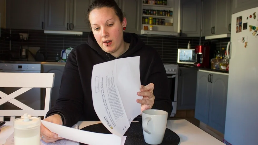 Saga O'hara känner sig både upprörd och besviken efter kommunens beslut om nya riktlinjer för barnomsorg på obekväm arbetstid.