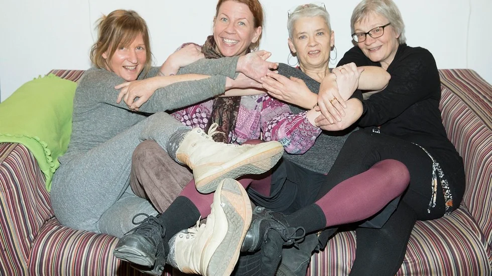 Kulturskolans samordnare Lotta Asplund, manusförfattare och regissör Jenny Wistbacka Cronholm, danspedagog Susanne Carlsson Ström och sångpedagog Ylva Sundahl knyter ihop säcken kring "Knuten" tillsammans med ensemble och andra medverkande.