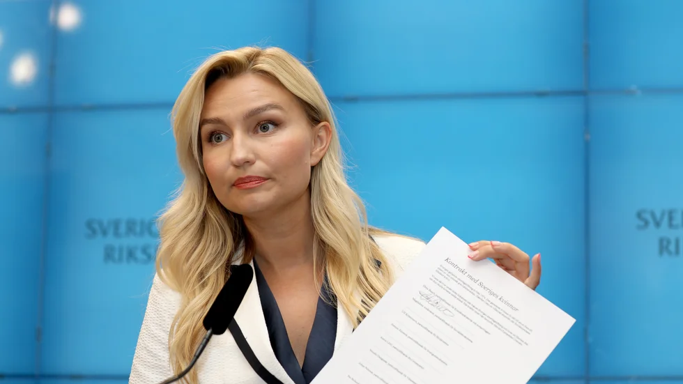 Ebba Busch (KD) lanserar en ny form av vårdnadsbidrag. Den här gången kallas det dock "barnomsorgspeng". 