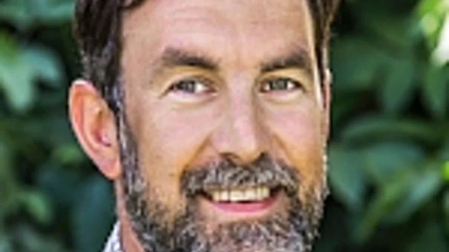 Erik Westerberg är vd på Kungshem, som äger Kunskapsskolans nuvarande lokal och fastigheten Glödlampan där höga halter kvicksilver hittats. Det är i Glödlampan som skolan vill öppna mellanstadieskola. – Det är ett problem, men inte för dem som är där i nuvarande verksamhet, säger han.