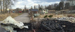 Brand i stuga misstänks vara anlagd