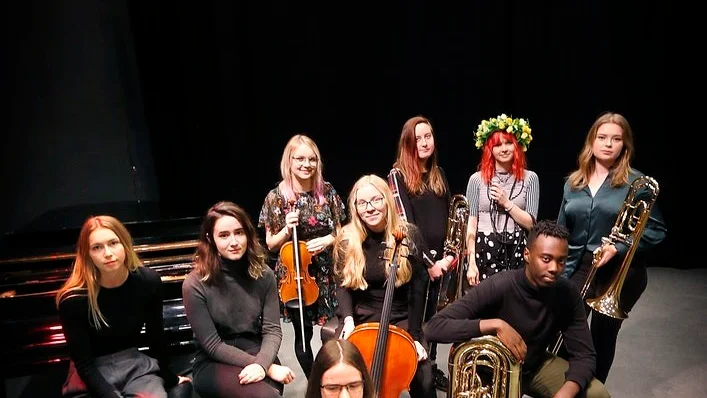 William Petrik, Sofia Bellgran, Andrea Mataja, Madeleine Saamel, Ellen Eriksson, Magdalena Granroth Johansson, Tyrone Mfizi, Jasmine Saamel och Moa Andersson får Eskilstuna-Kurirens musikstipendium.