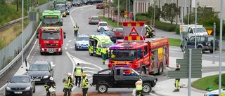 Trafikolycka vid rondell - EPA-traktor välte