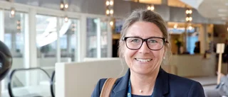 Toppmoderaten försvarar de täta chefsbytena: "Inte så konstigt" ✓Facket kritiserar kommunledningen