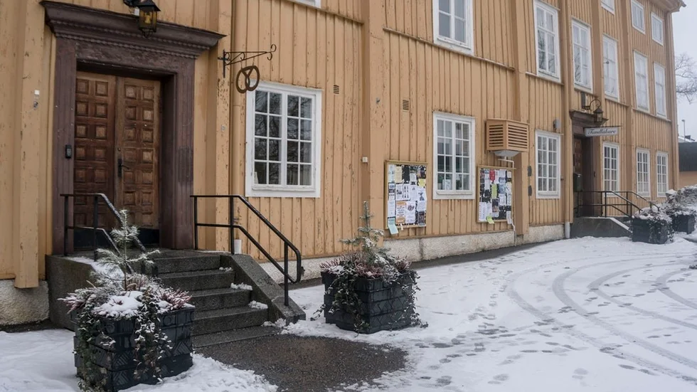 Malmköpings bibliotek har nu flyttat från Malmaskolan till Stadshuset på Stora Torg. Det här är mycket centralt och därför hoppas vi att ännu fler kommer att hitta till oss, säger Annette Karlsson, biblioteksassistent.
