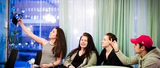 "Jag laddar min mobil fyra gånger per dag"