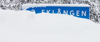 Maskerad man nära att backa över polis