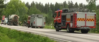Slambil hamnade upp och ner i dike