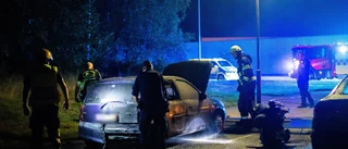 Stor blåljusinsats när bil brann i Brandkärr – polisen: "Antagligen anlagd"