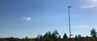 Större skogsbrand bröt ut – brandflyg fick hjälpa till • "Mycket tacksamma"