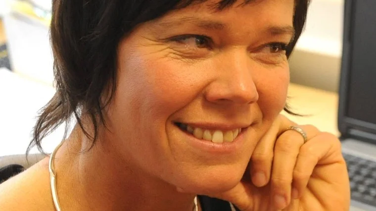 Enskilda gymnasiets rektor Ann Larsson kan inte svara på när den planerade grundskolan kommer att slå upp portarna.