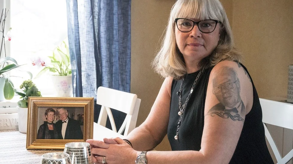 Porträttet av sin pappa har Ulrika Asp tagit från den inramade bilden på bordet. "När han var sjuk så bad jag honom välja det fotografi som han skulle vilja föreviga. Då valde han detta på honom och mamma", säger Ulrika Asp.