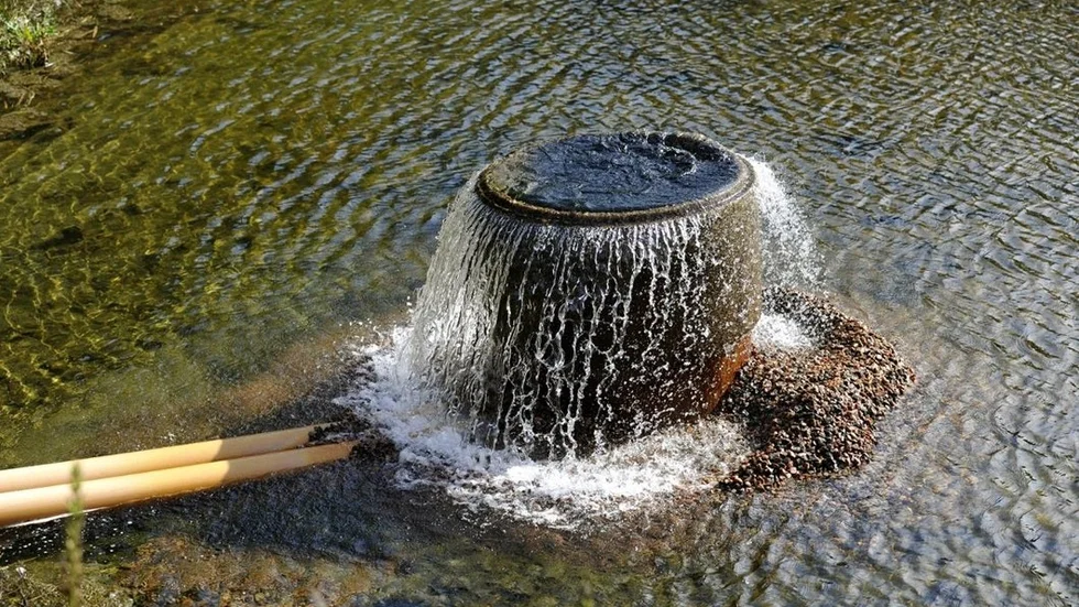 Dricksvattnet som går ut till de flesta Nyköpingsbors och Oxelösundsbors kranar kommer från Högåsens vattenverk. Där tas vatten från sjön Yngaren som filtreras i marken innan det pumpas upp som grundvatten.