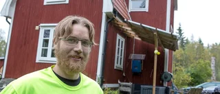 Åke Tholin blir vilde – lämnar V i protest