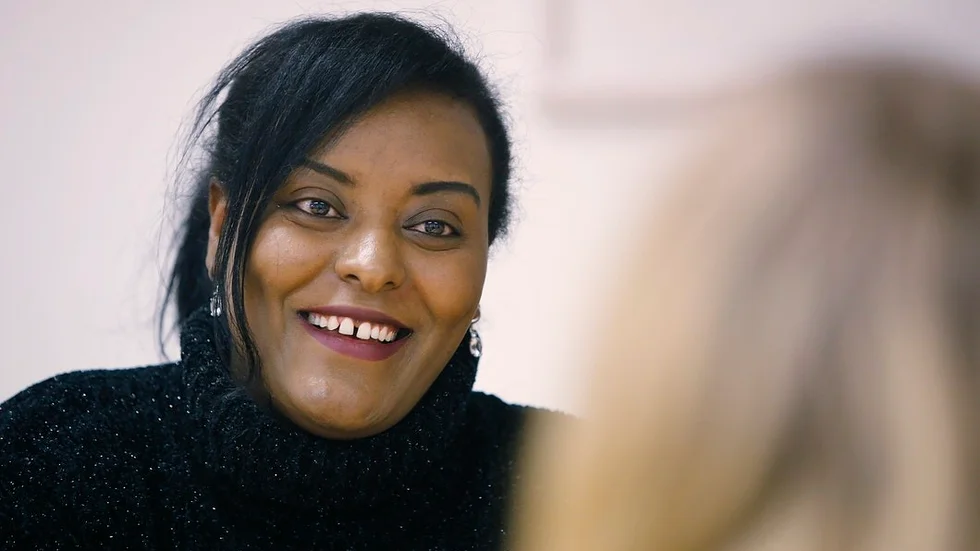 – Jag var med på en förlossning förra veckan, en ensamstående kvinna från Eritrea som fick sitt första barn, säger Yodit Afom som är en av Sörmlands kulturdoulor.