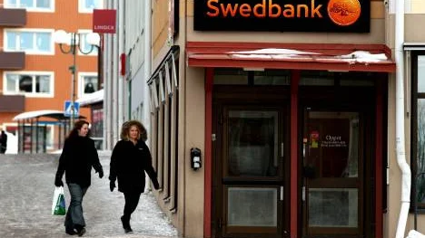 Swedbank tar ned skylten i bland annat Kiruna. Sparbanken nord tar över från och med den 1 maj. FOTO: HANS STERNLUND