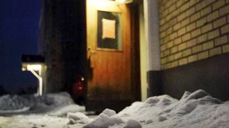 Den 31-åriga kvinna som är anhållen för vållande till annans död kommer förmodligen att släppas i dag. De två kvinnor som hittades döda i den här fastigheten dog förmodligen av överdoser.foto: jens ökvist