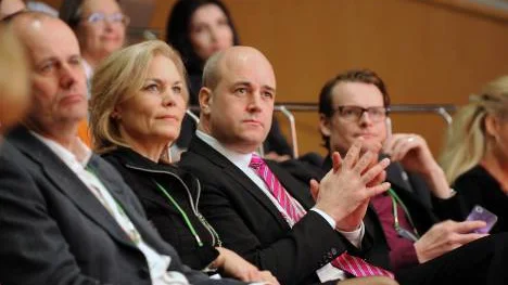 Finansmarknadsminister Peter Norman (M), biståndsminister Gunilla Carlsson (M), Fredrik Reinfeldt (M) och statssekreteraren Per Schlingmann (M) har inte så mycket att yvas över.