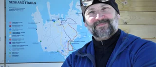 Leder besökarna rätt med slingor på Seskarö