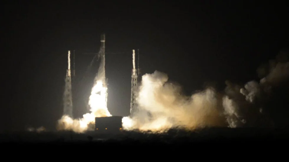 SpaceX Falcon 9. Lyfte mot skyn den 21 december.