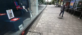 19-åring häktas för knivdåd