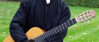 Ralf sjunger in romska veckorna