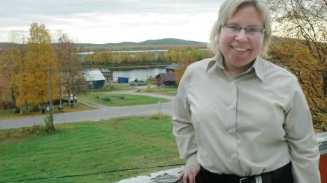 Linda Ylivainio spiller ingen tid i startbåset utan från valdagen förs intensiva frierier mellan partierna för att skapa en ny och stabil majoritet i de politiska leden i Övertorneå.            FOTO: Linda Danhall