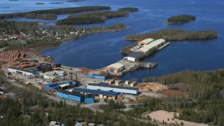 Det är Sveaskog som i praktiken är hälftenägare av sågen på Seskarö. Det genom ett 50-procentigt innehav av aktierna i Setra.foto: magnus pehrsson