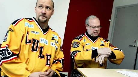 22 mars 2007 - Hans Huczkowski presenteras av Curt Johansson som Luleå Hockeys nyasportchef. Drygt ett år senare kliver han av posten. foto: pär bäckström