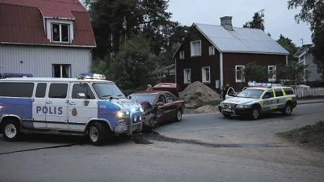 Elva av länets polisbilar har i sommar kört omkring på vägarna oskattade.
