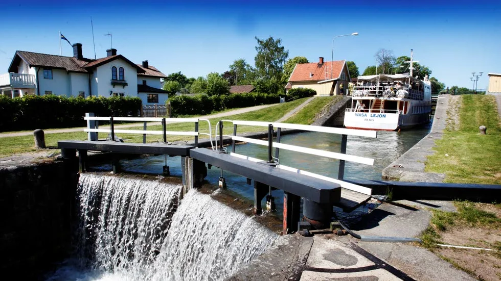 Elva slusstrappor ska passeras innan färden mot Borensberg kan fortsätta.