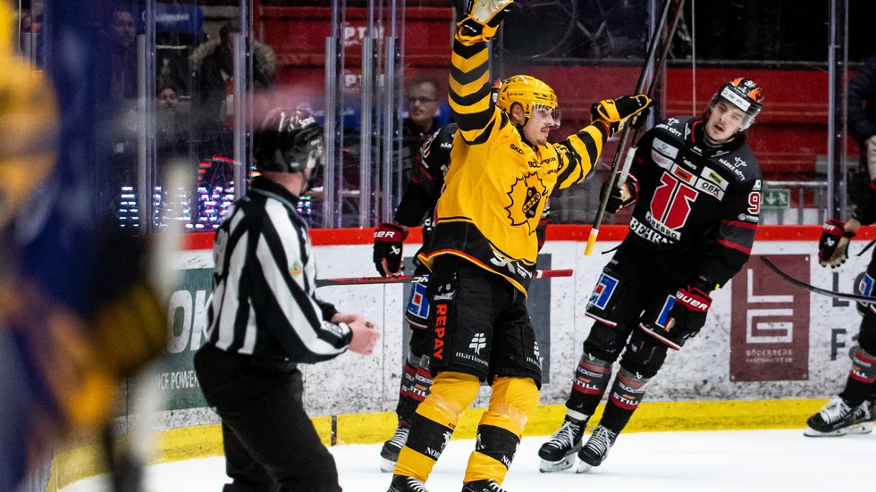 Jonathan Johnson satte 2–2 senast i Örebro – men centern saknas när Skellefteå AIK förbereder sig för match fyra.