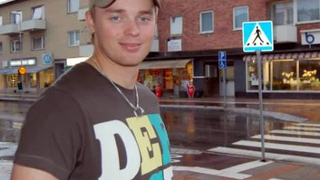 Daniel Larsson hemma i Boden. Nu har han återvänt till Nordamerika för andra säsongen som ishockeyproffs - och konkurrensen med Chris Osgood och Jimmy Howard (små bilderna) i Detroit.