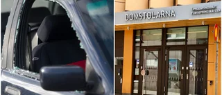Man kastade yxa genom bilfönster och låste in personer