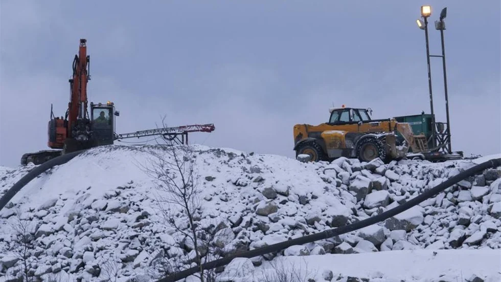 Först efter flera dagar lyckades stoppa giftiga uranhaltiga utsläpp vid finska gruvan Talvivaara. Talvivaara drivs av ett litet gruvbolag med en oprövad process, som de inte klarat av. Tasman metals är också litet och har ett oprövat processkoncept.