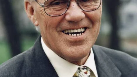 En av radions mest folkkära profiler har gått bort. Hasse Tellemar blev 88 år gammal.