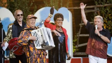 Ragnar Nygren, alias Rock-Ragge, Leif Björklund, alias Burken, Birgit Magnusson, alias Rock-Olga och Karl-Gerhard Lundkvist, alias Little Gerhard uppträdde 2008 i Allsång på Skansen.