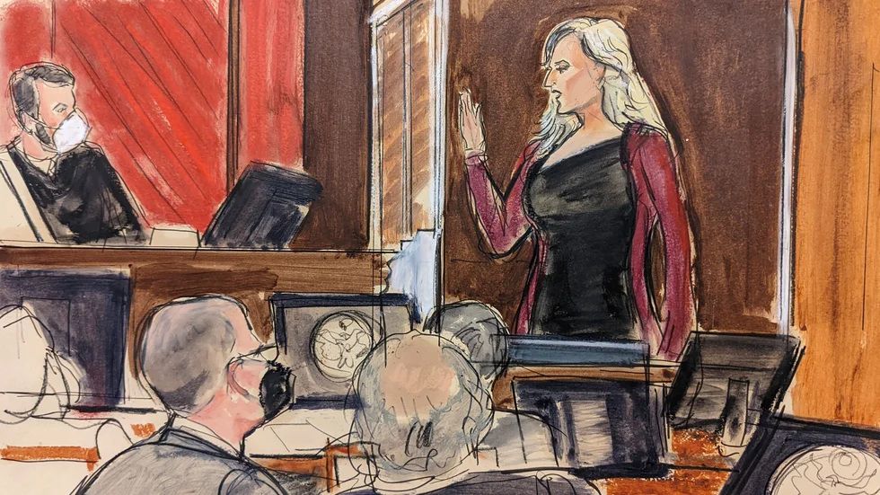 Porrskådespelaren Stephanie Clifford, med artistnamnet Stormy Daniels, i en domstol i Kalifornien 2022.