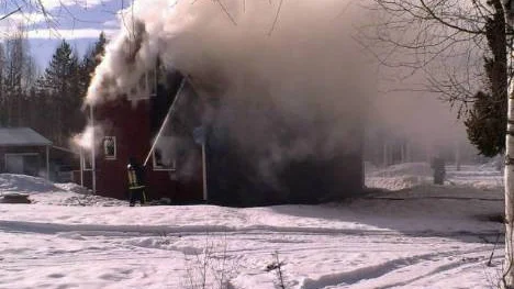 När räddningstjänsten kom fram så var huset redan övertänt.FOTO: Thorwald Burman