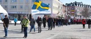 "Vi är väldigt upprörda över Reinfeldts politik"
