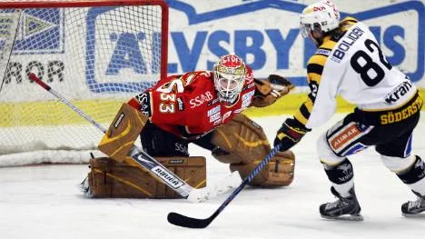 Matchvinnare 2. Målvakten Mattias Modig, som blev utagen i Tre Kronor i förrgår, storspelade när det behövdes som bäst. "Jag kände mig fräsch idag, men hela laget spelade bra", säger 21-åringen efter segermatchen mot Skellefteå.