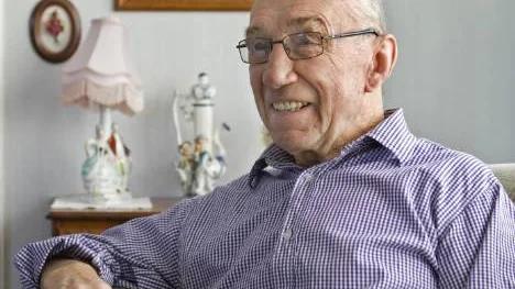 I drygt nio månader har Tore Furskogs hjärta fått hjälp med att klappa i rätt takt av en pacemaker. "Jag mår bättre och bättre", säger den snart 90-årige bodensaren. FOTO: Göran Ström