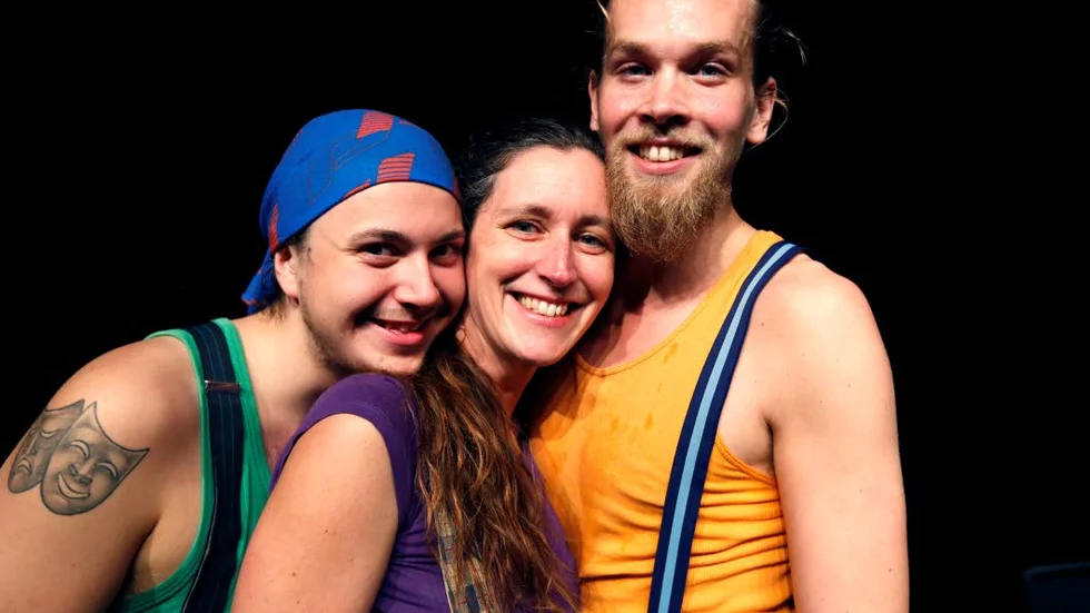 Teater Imba. Thomas Häggström, Lena Ilmarson och Christian Svensson träffades på Valla folkhögskolas utbildning för scenkonst.