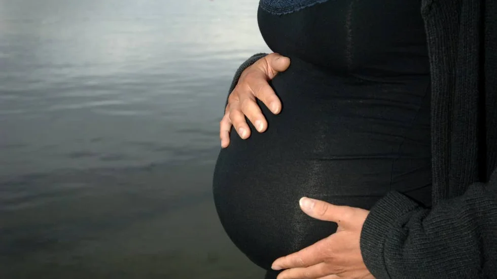 Gravid. Förslaget att ensamstående kvinnor ska få rätt att inseminera väcker många frågor, anser skribenten.