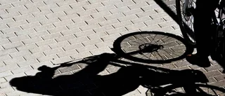 Cyklist ofredar kvinnor